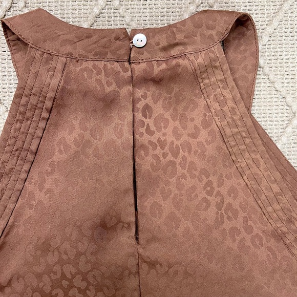 Sleeveless Halter Top - Picture 8 of 16